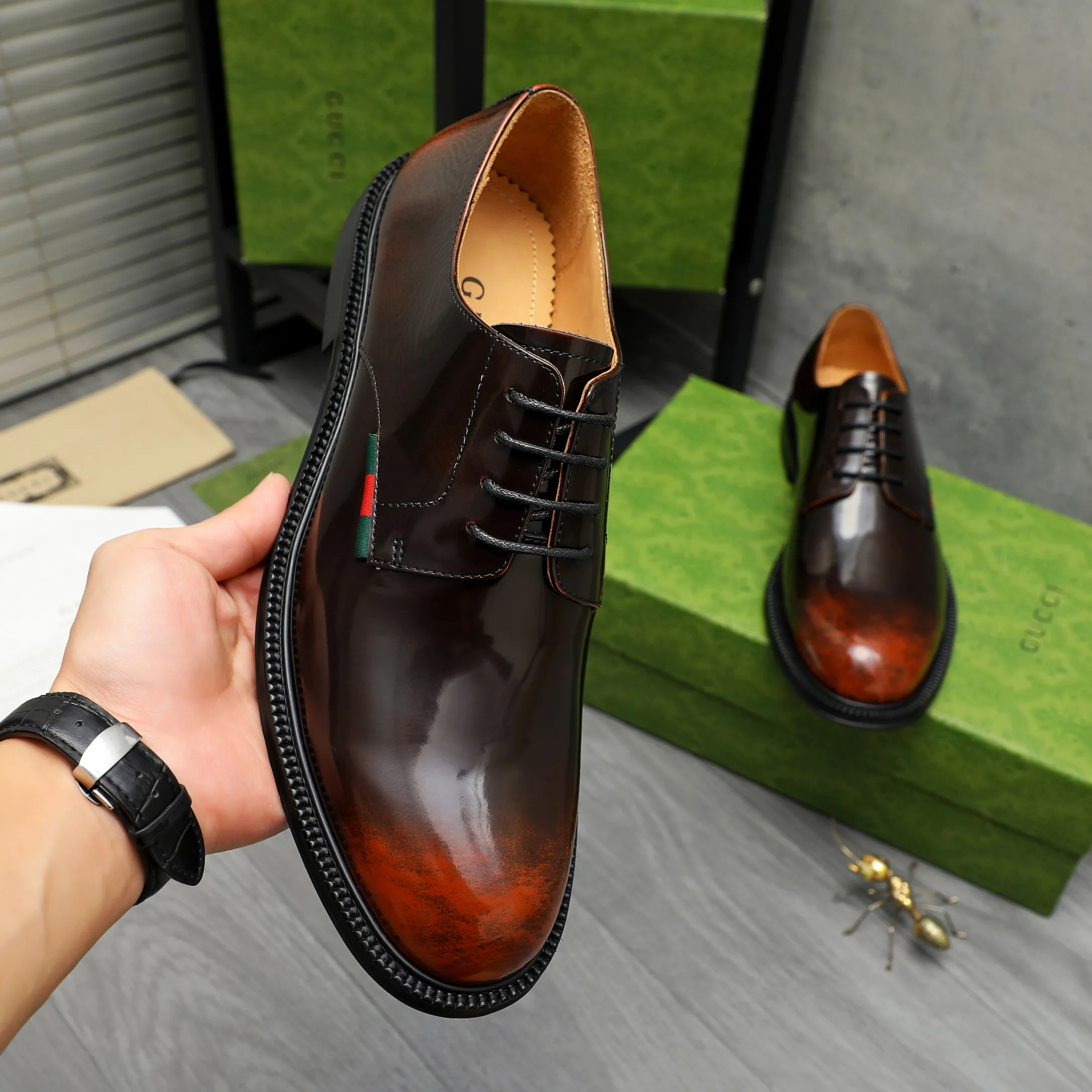 Men's shoes 💰500 Product trademark: GUCCI "Gucci" business lace-up leather shoes Regular size: 38-44 (45.46 custom-made, non-returnable) Product materials: Selected color-brushed cowhide upper, cowhide lining, original rubber outsole